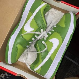 Mens Green Nike Dunks (Size 12)